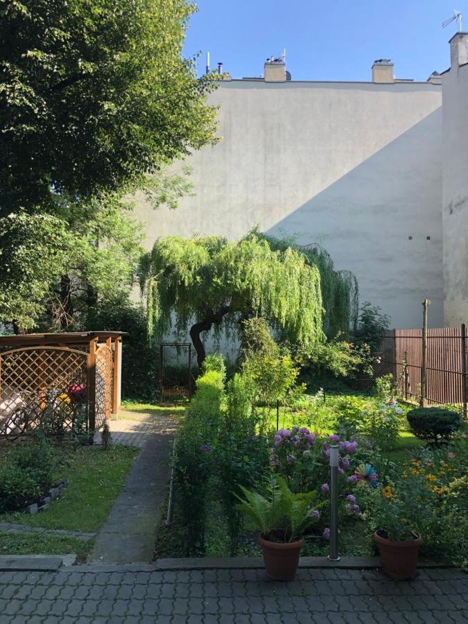 Studio Z Ogrodem Przy Starej Zajezdni Krasków Εξωτερικό φωτογραφία